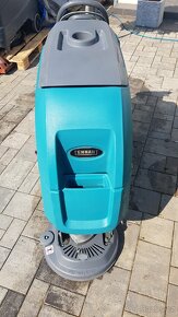Podlahový mycí stroj TENNANT T300e - 12