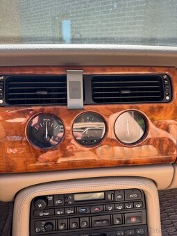 Jaguar XK8 - 12