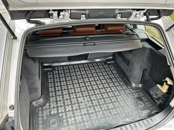 Prodám BMW e91 330d 170kw r.2007 - 12