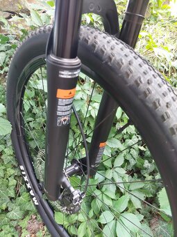 Horské kolo GIANT  KARBON - 12