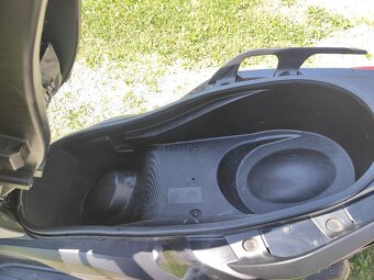 Skútr Yamaha Xmax 125 - 12