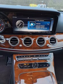 Mercedes Benz E400,4MATIC-4x4,250kW,masáže - 12