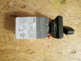Elektroinstalační materiál (jističe a mnoho dalšího) - 12