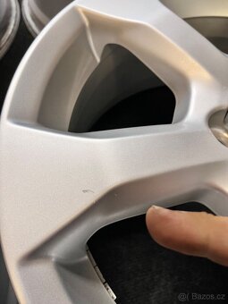 Toyota RAV4 3.generace originál alu disky - ET45 - 12