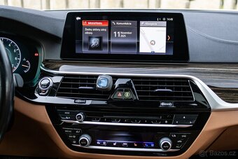 BMW 540i xDrive 250kW / TOP STAV / Panoráma / HeadUp / - 12