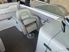 Laminátová sportovní loď SeaRay 240 Sundeck - 12