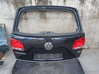 VW TOUAREG -- DVEŘE KUFRU - BEZ KOROZE - černá LC9Z - 12