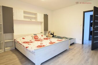 Prodej rodinného domu 4+kk, 3+kk a 2+kk, 250 m2, pozemek 196 - 12