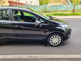 FORD Fiesta, 1.3 (60 kW), r.v. 2013, klima,parkovací senzory - 12