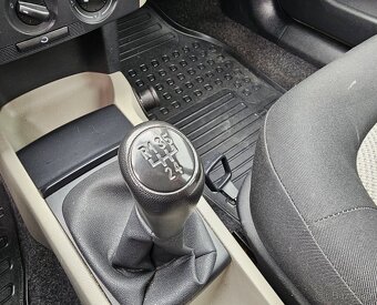 Škoda Fabia 1.2 HTP 47 kW RV.2015 - 12