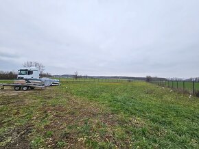 Nabízíme na pronájmem pozemek vhodný na autobazar, parkování - 12