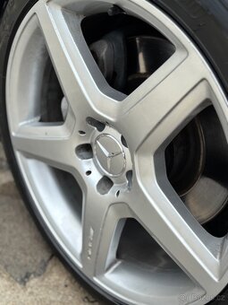 Mercedes Benz CLS500 - 12
