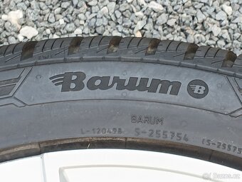 Pěkná zimní orig alu Škoda Kamiq 215/45/18 vzorek 8mm - 12
