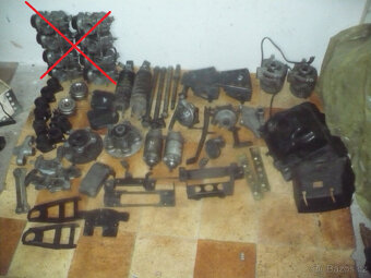 Suzuki RF 600 /900  r. 94 díly ze tří moto - 12