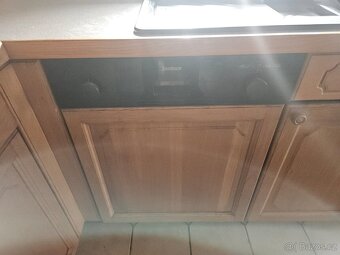 Rustikální kuchyňská linka se spotřebiči - 12