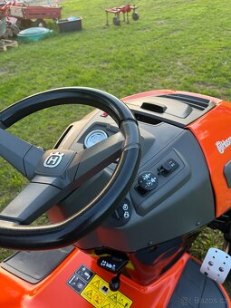 SEKACÍ TRAKTOR HUSQUARNA TC 342T - 12