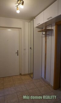 Pronájem prostorného bytu 2+kk se dvěma balkony v prestižní  - 12