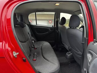 Toyota Yaris 1.0 VVT-i Klima Nová STK 5 dveří Rok 2005 - 12