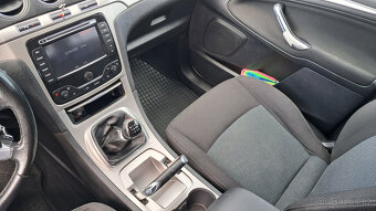 Prodám Ford Galaxy – spolehlivý rodinný vůz - 12