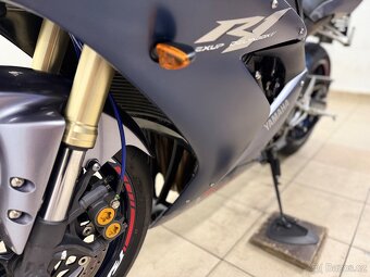 YAMAHA YZF - R1 - 12