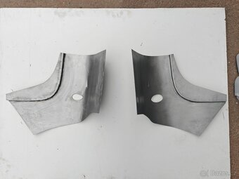 Přechody mezi prahem a blatníkem Tatra 603 - 12