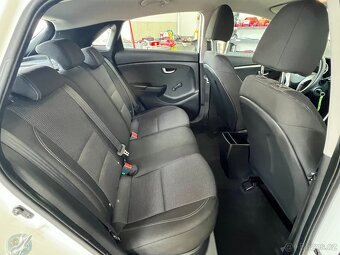 Hyundai i30 CRDi 81KW 1.majitel KLIMA TAŽNÉ ZAŘÍZENÍ - 12