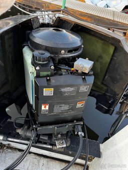 Kajutová motorový člun - 12