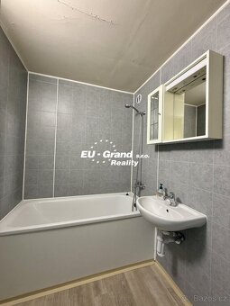 Prodej byty 4+1/L, 97 m2 - Praha - Černý Most, ev.č. 05681 - 12
