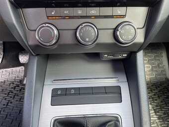 Škoda Octavia 1,6 TDi DPH 1xMaj, ALU, Výhřev - 12