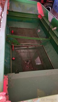 PRODÁM ROZMETADLO AMAZONE - 12