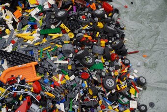 Lego 24,7 kg + návody - 12