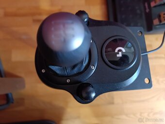 PRODÁM PSVR2 + VOLANT S ŘADÍCÍ PÁKOU A KONSTRUKCÍ NA VOLANT - 12