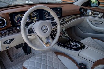 Mercedes-Benz E trieda Sedan 400 4MATIC A/T - 12