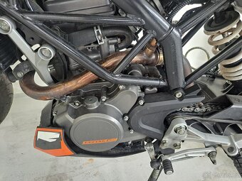 KTM 125 Duke - 12