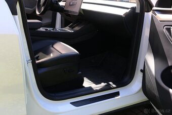 Tesla Model Y Performance Berlín, Tažné - 12
