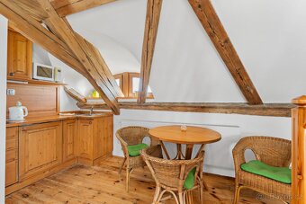 Prodej zavedeného penzionu s restaurací a velkým bytem - 12