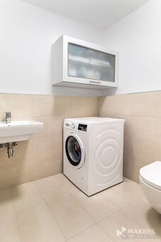 Prodej stylového bytu 3+kk se dvěma balkony, garáží a sklepe - 12