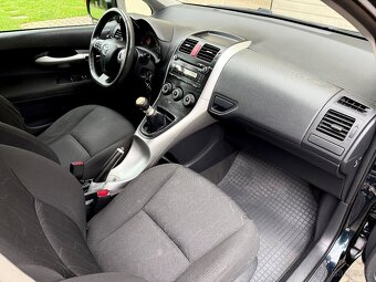 Toyota Auris 1.33i 73kW, ČR, 9/2011, 2.maj. Nové STK - 12