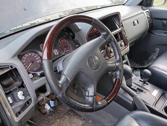 Mitsubishi Pajero - 12