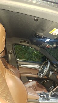 Alfa romeo Stelvio - 12