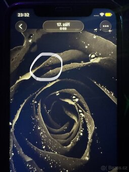 Iphone 11 128GB Red - drobná vada obrazovky viz foto - 12