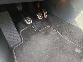 ŠKODA OCTAVIA III COMBI RS 2.0 TDI,SERVIS ŠKODA,TAŽNÉ,ALU 19 - 12