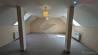 Prodej domu 6+1 s garáží a terasou, Panenské Břežany. - 12