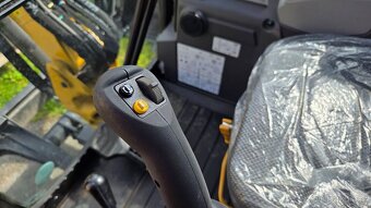 Prodám nový CAT 302.7 2,8t se zárukou - 12