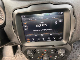 Jeep Renegade Panoramaticka strecha Limited - 12