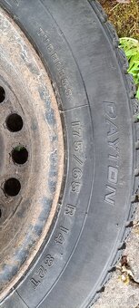 několik starších pneu po 1 ks, některé i s disky - 12