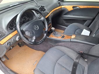 Mercedes Benz E320 - 12