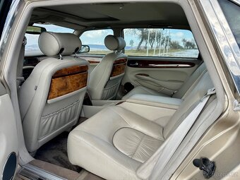 Daimler Super V8 X308 LWB - 12