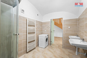 Rodinný dům 6+1 370m2, Klobuky, Kladno - 12