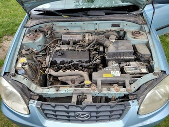 Hyundai accent - 12